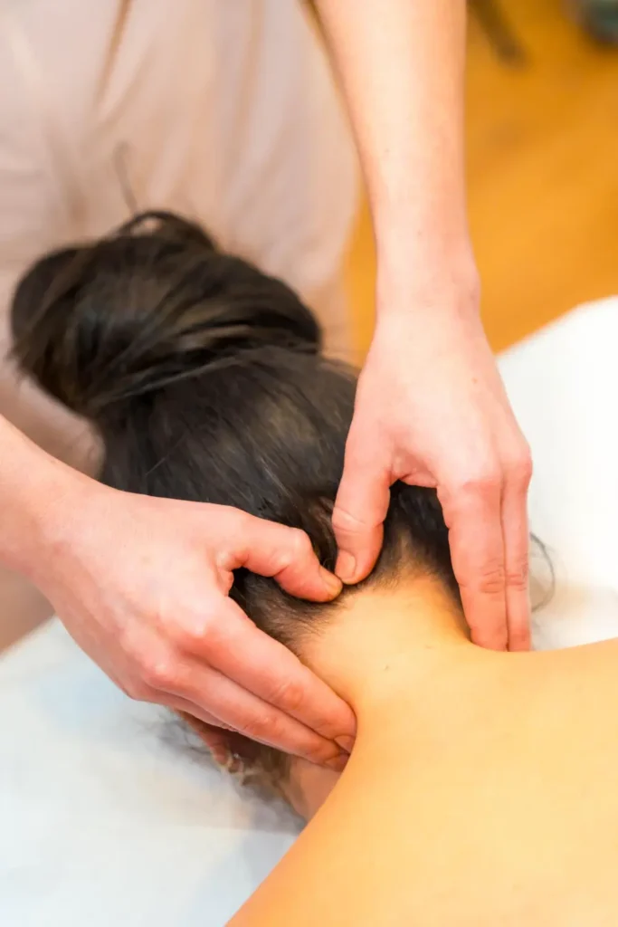 นวดคอ บ่า ไหล่